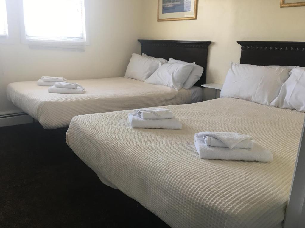 Postel nebo postele na pokoji v ubytování The Belmar Inn