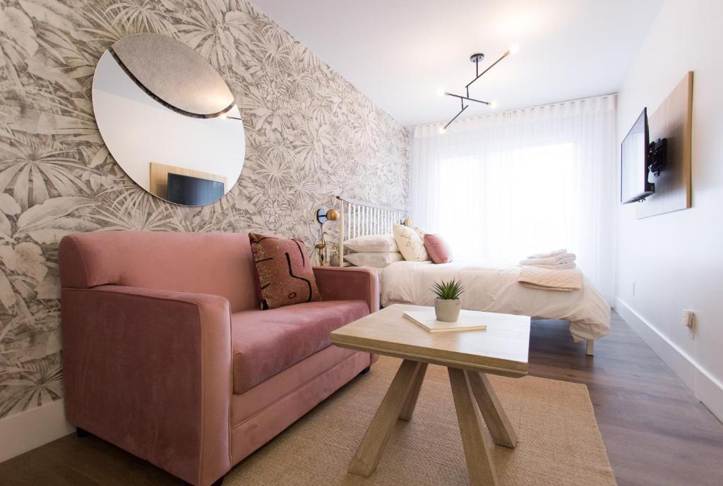 Perfect Business Trip Studio with Full Amenities by Den Stays - Housity