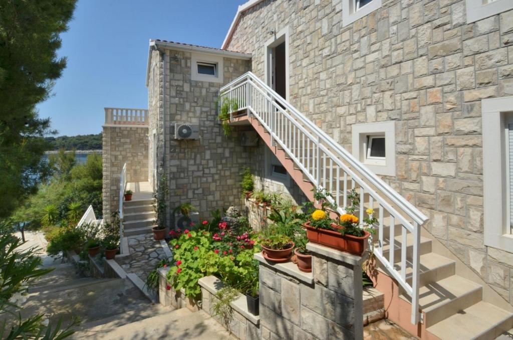 Zahrada ubytování Apartment in Karbuni with sea view, terrace, air conditioning, W-LAN 3609-1