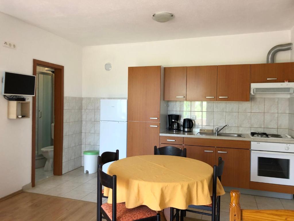 Kuchyň nebo kuchyňský kout v ubytování Apartments Mira