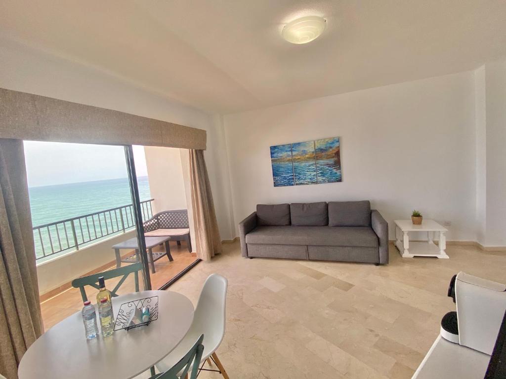Apartamentos Turísticos Castillo del Vigia - Apartment With Sea View