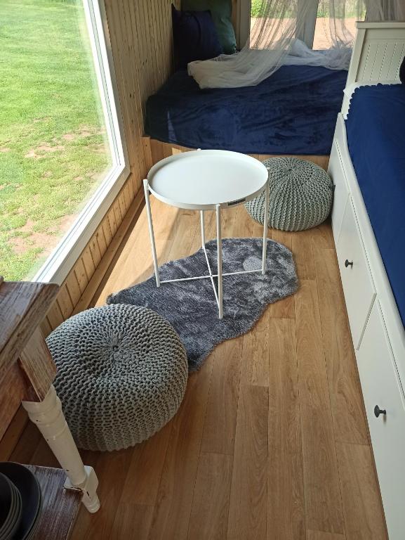 Posezení v ubytování Maringotka Domov -Tiny house
