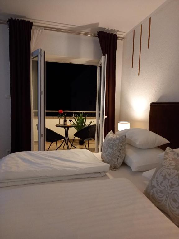 Postel nebo postele na pokoji v ubytování Garfild 1 Guest House