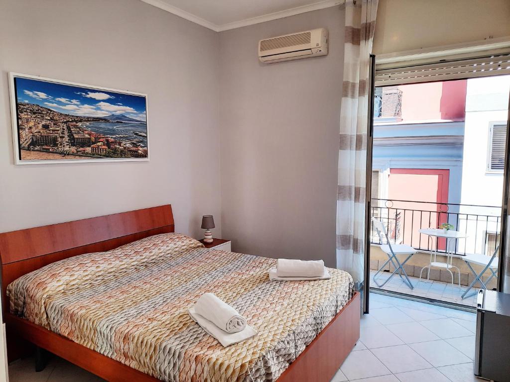 Posteľ alebo postele v izbe v ubytovaní Napoli central