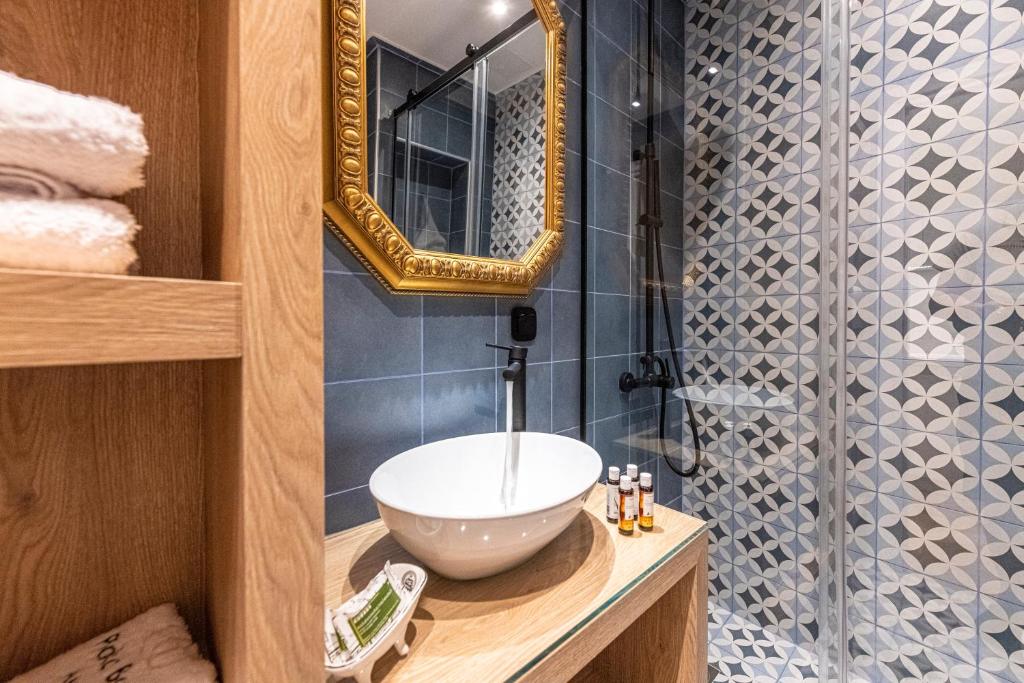 Łazienka w obiekcie IPELHOME - Plaka Boutique Apartments