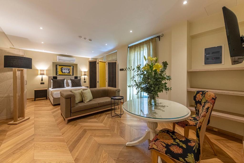 IPELHOME - Plaka Boutique Apartments - 10