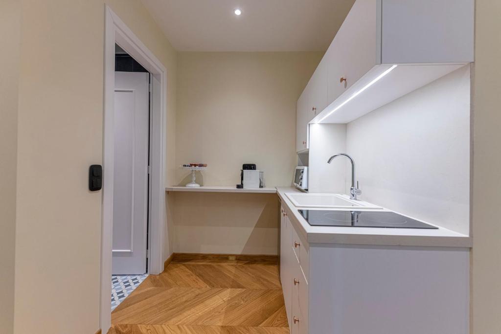 IPELHOME - Plaka Boutique Apartments - 17