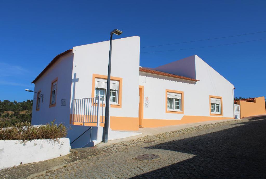 a white house with a street light next to it at Casa dos Avós in Odeceixe