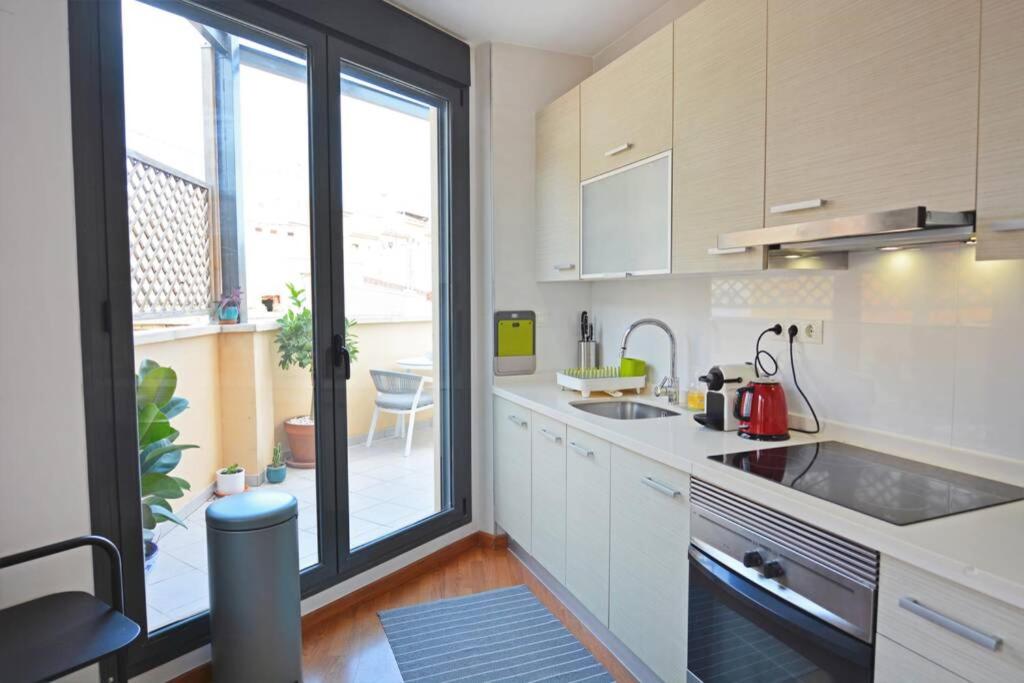 Kuchyň nebo kuchyňský kout v ubytování Penthouse in old city center by NRAS