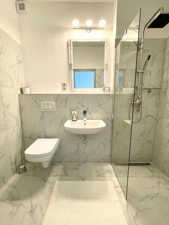Łazienka w obiekcie Libás Apartman