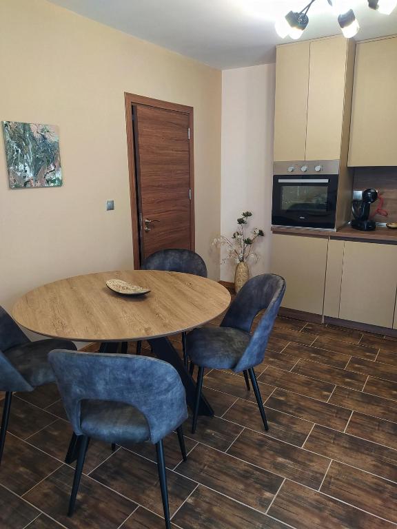 Kleptuzaparts - One-Bedroom Apartment