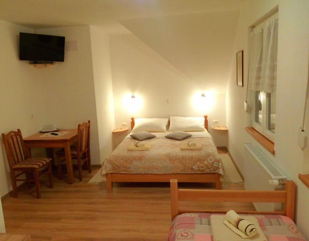 Posteľ alebo postele v izbe v ubytovaní Guest House Lipov Hlad
