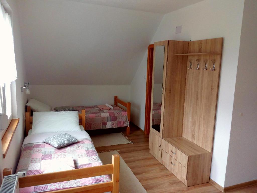 Posteľ alebo postele v izbe v ubytovaní Guest House Lipov Hlad