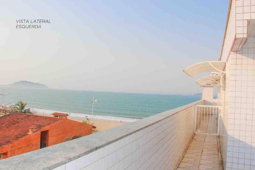 Cobertura com piscina Praia da Enseada