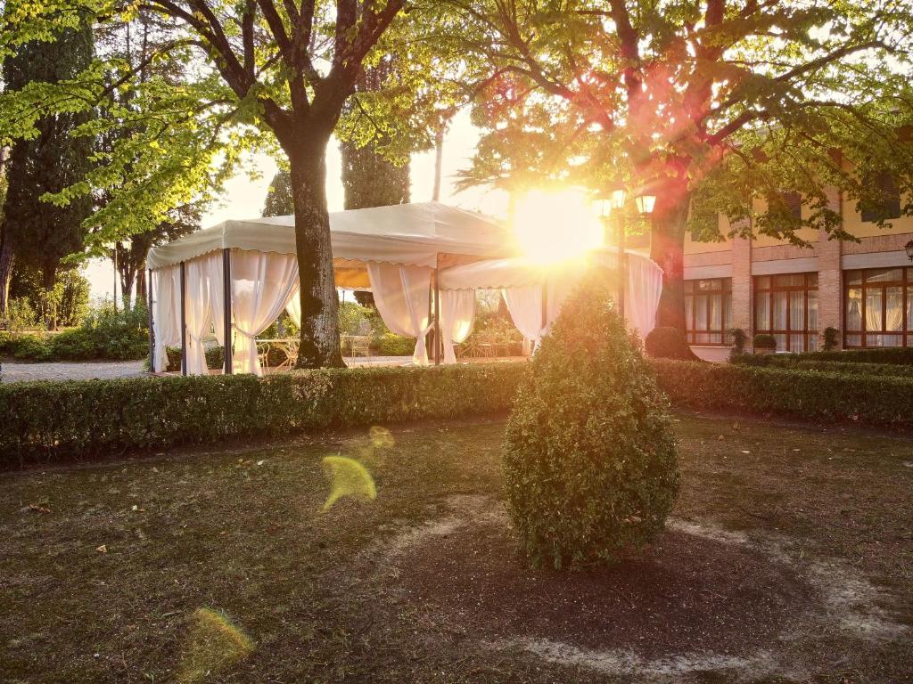 Vonkajšia záhrada v ubytovaní Hotel Villa Il Patriarca