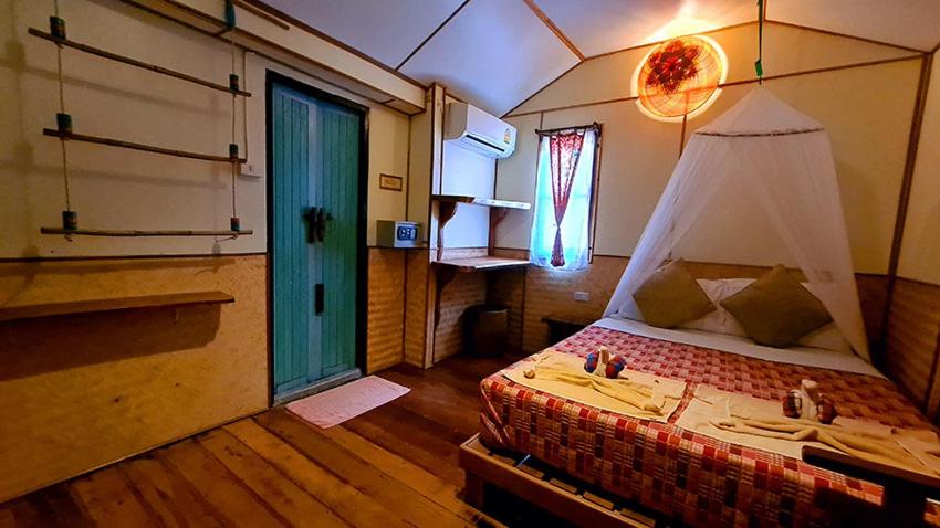 Longtail Beach Resort - Standaard Bungalow 1 Met Airconditioning