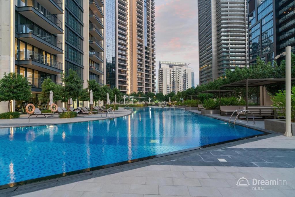 Bazén v ubytování Dream Inn Apartments- Boulevard Heights nebo v jeho okolí