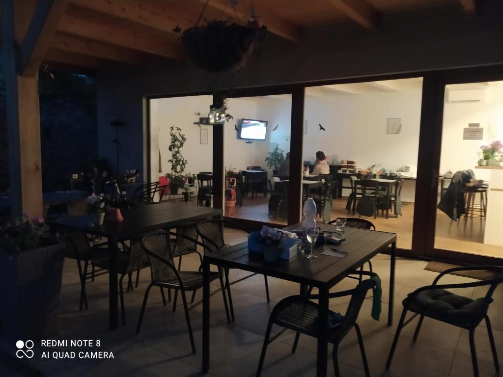 TV a/nebo společenská místnost v ubytování Villa Liduška s kavárnou