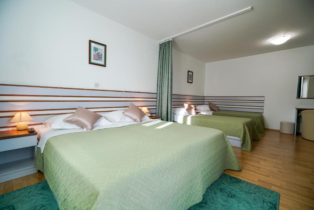 Posteľ alebo postele v izbe v ubytovaní Hotel Belvedere