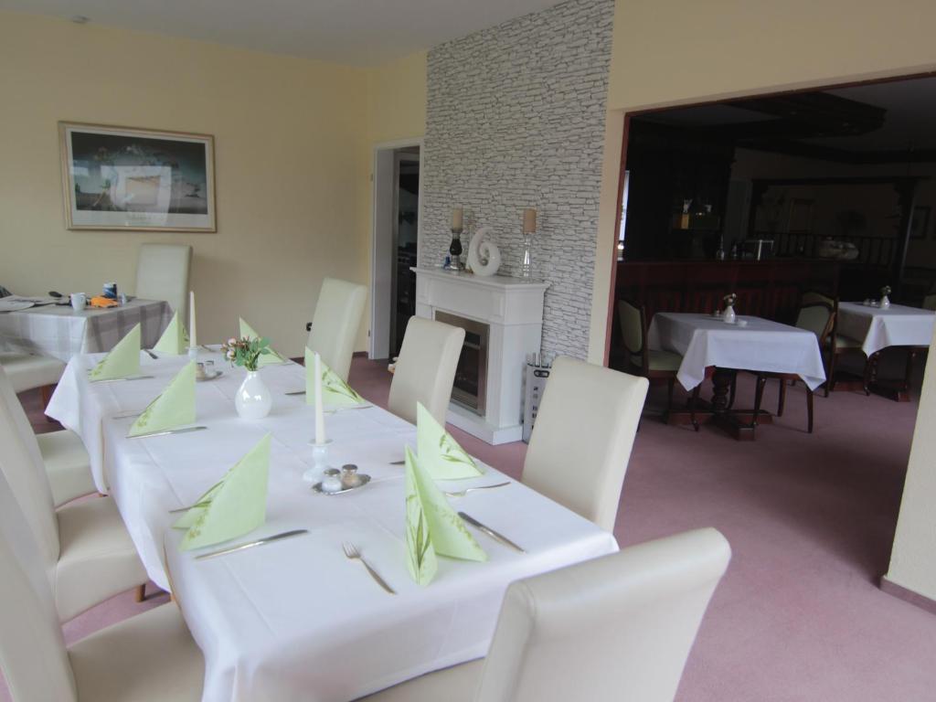 TV a/nebo společenská místnost v ubytování Hotel Linden