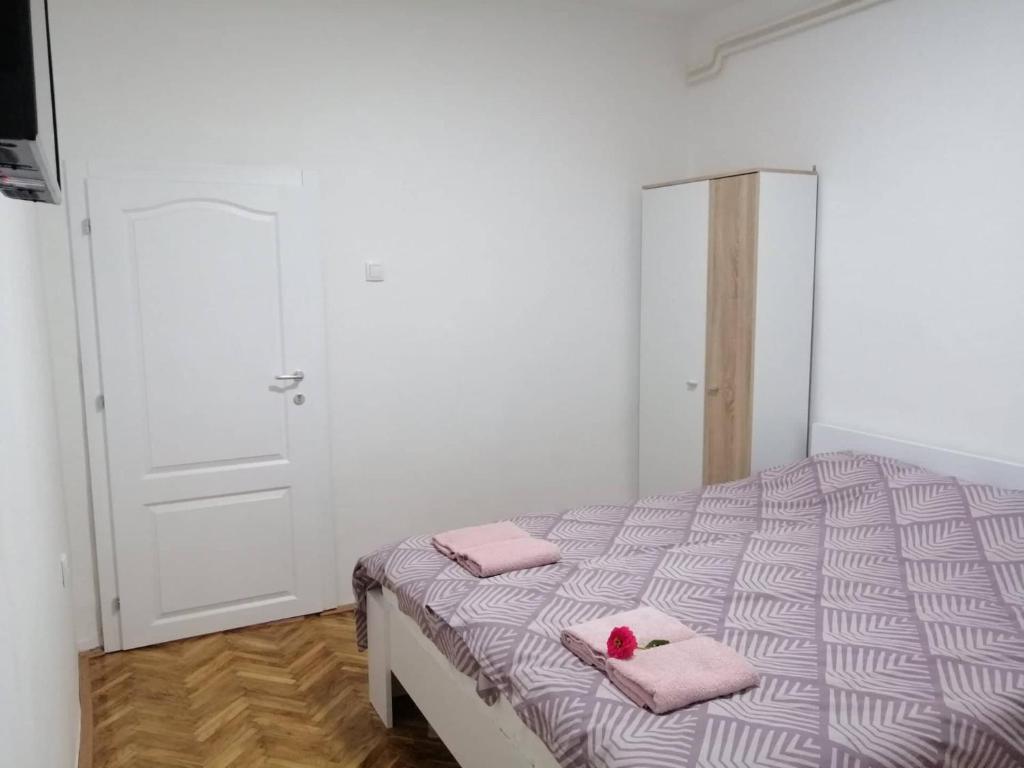 Postel nebo postele na pokoji v ubytování Apartman Nana Jagodina