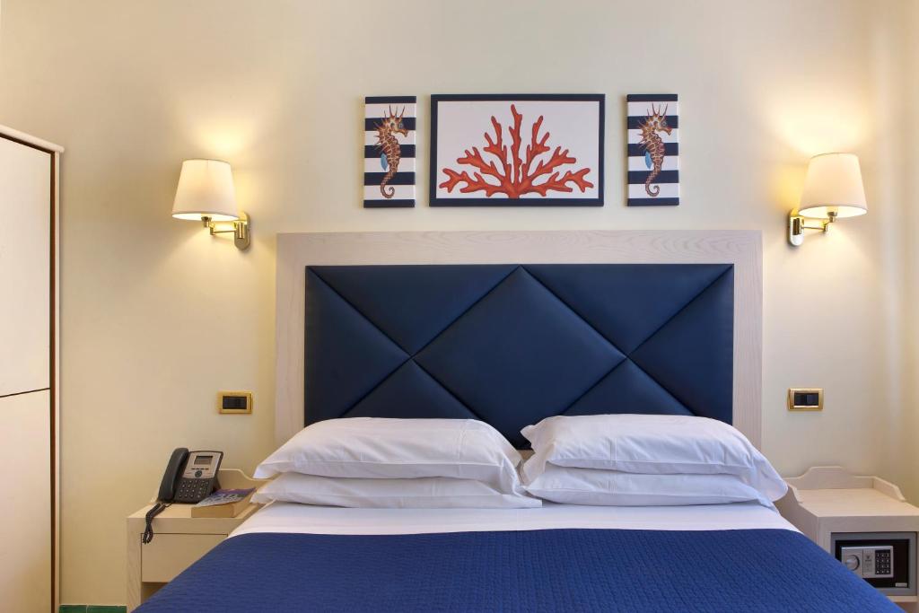 Postel nebo postele na pokoji v ubytování Hotel Del Mare