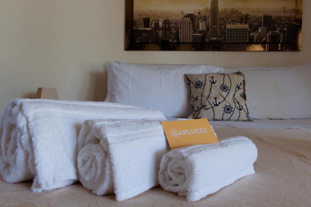 A bed or beds in a room at Li Carlucci