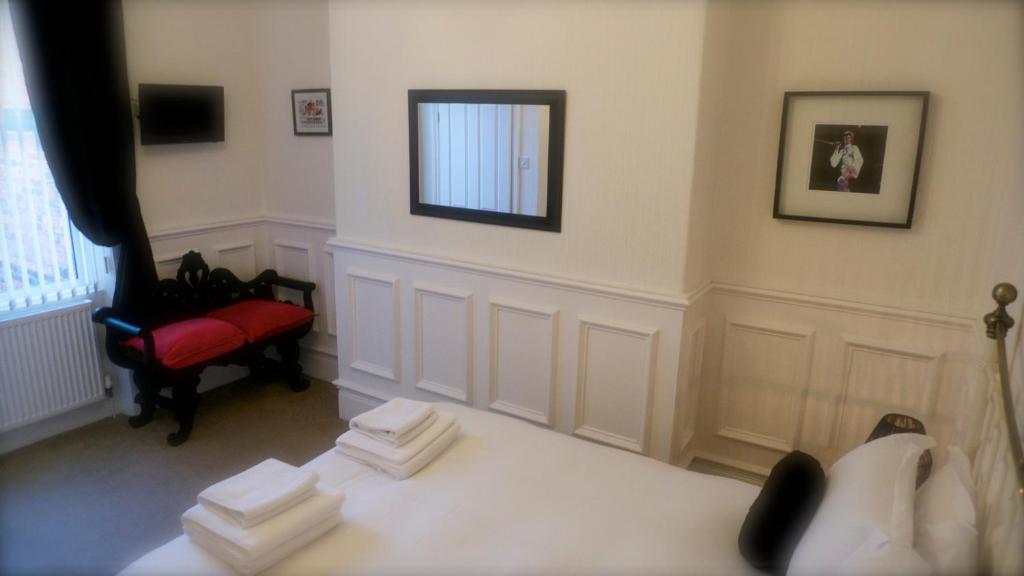 High Tor Guest House - King Room