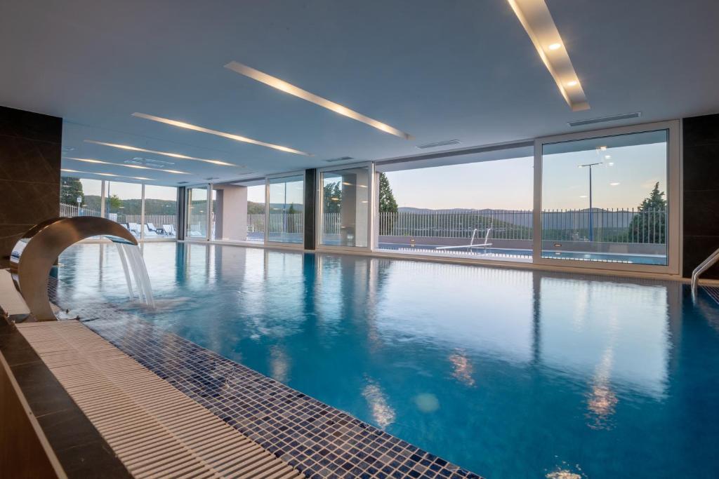 Bazén v ubytování Marea Hotel & Spa nebo v jeho okolí