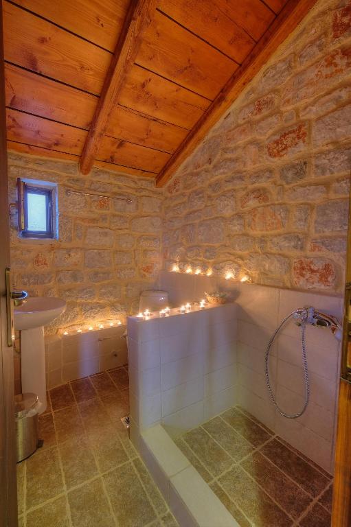 Achelatis Traditional Guest Houses - 4