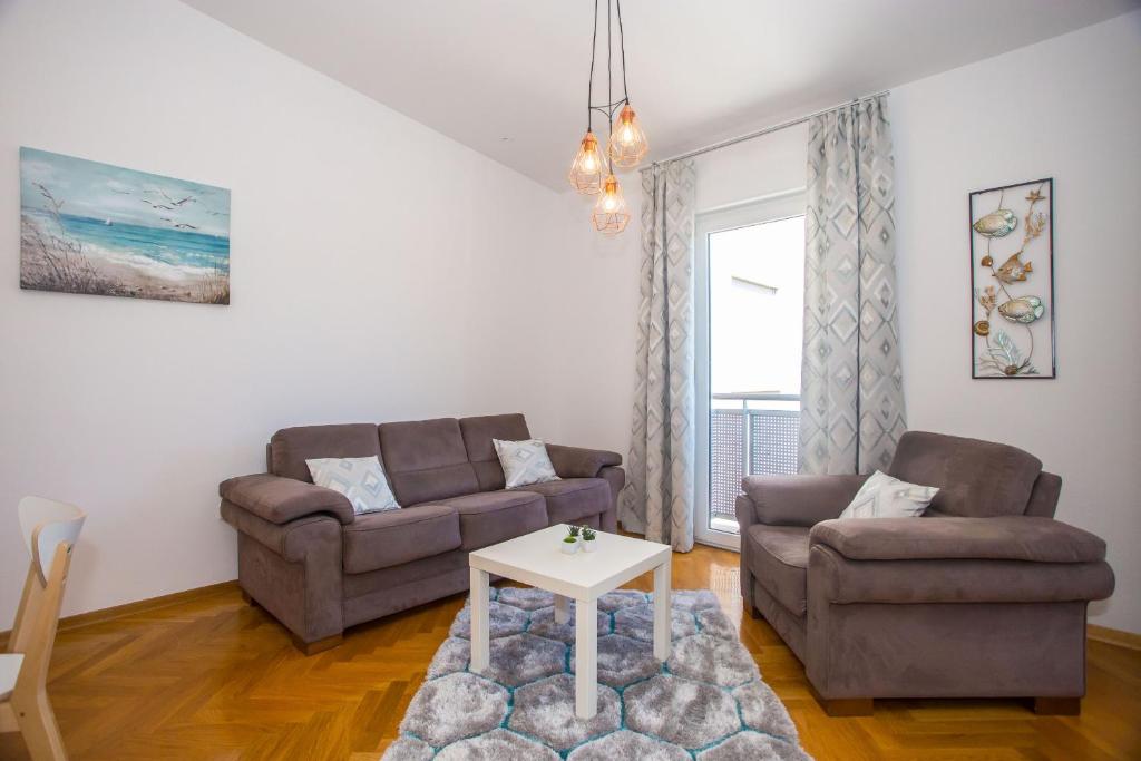 Posezení v ubytování Apartment Dora near Sea and Center with Private Garage