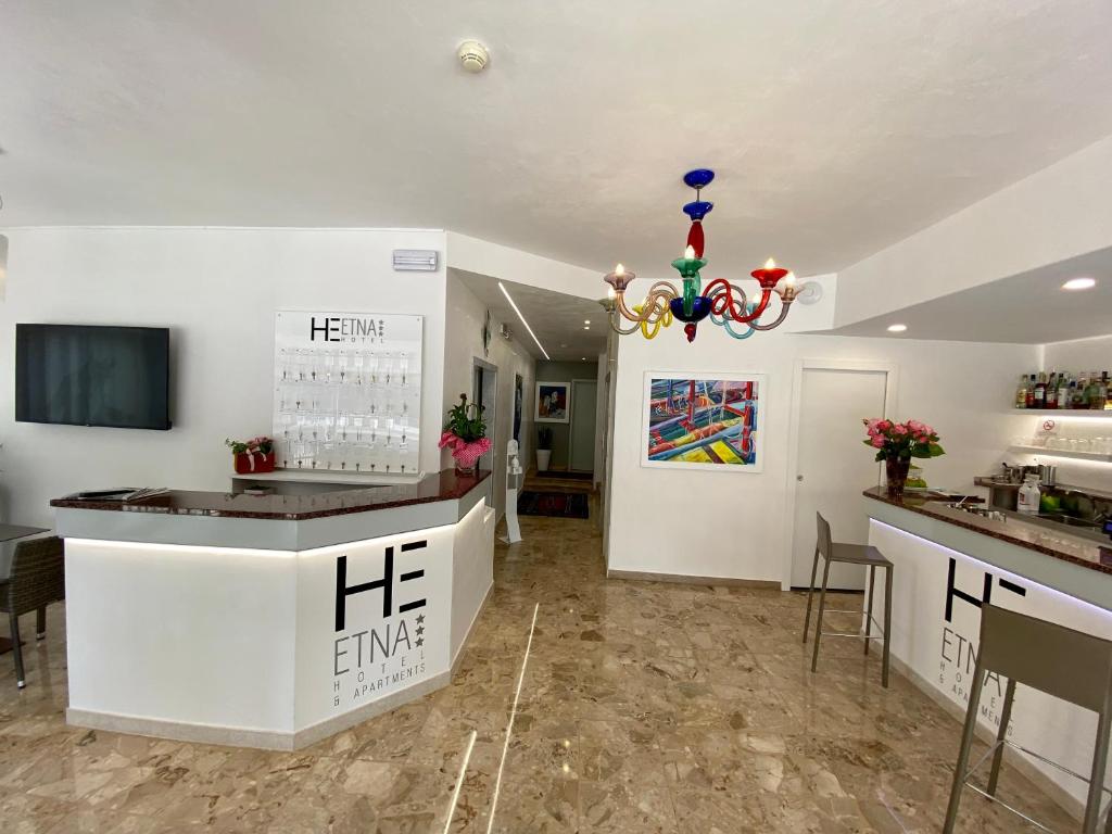 TV a/nebo společenská místnost v ubytování Hotel Etna