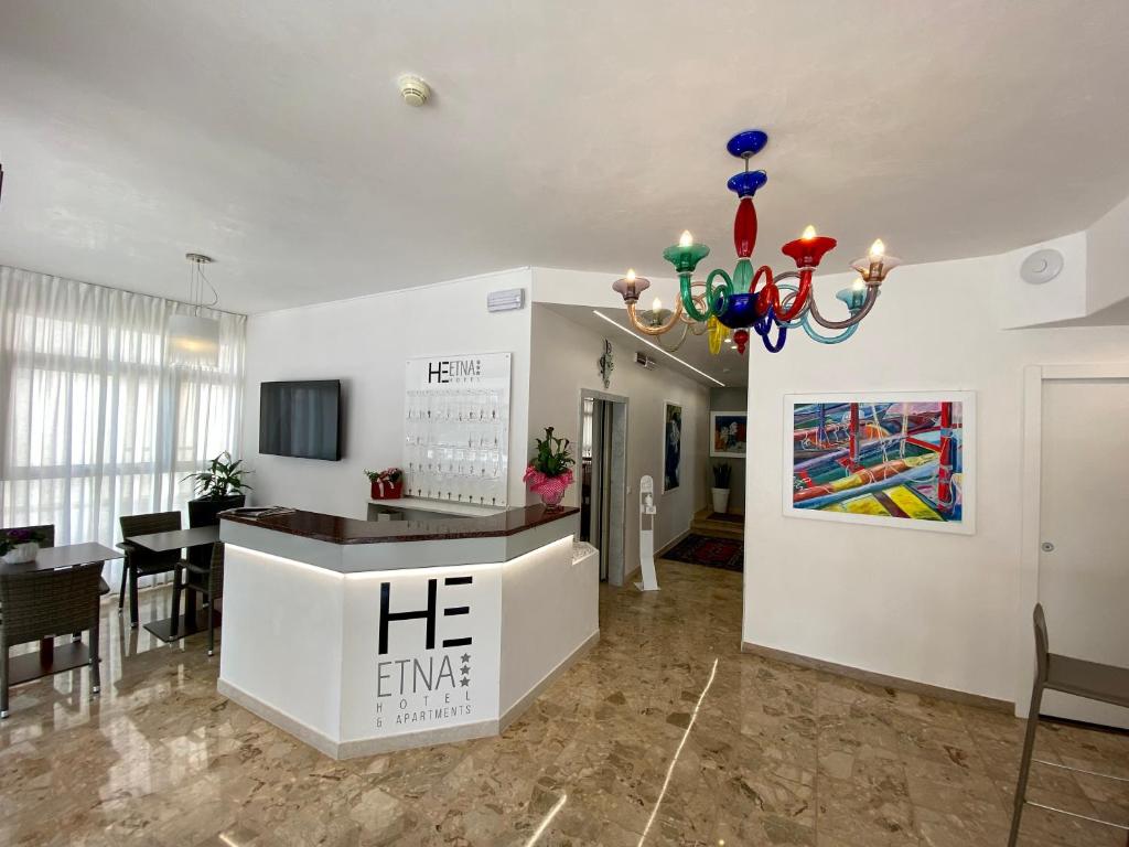TV a/nebo společenská místnost v ubytování Hotel Etna