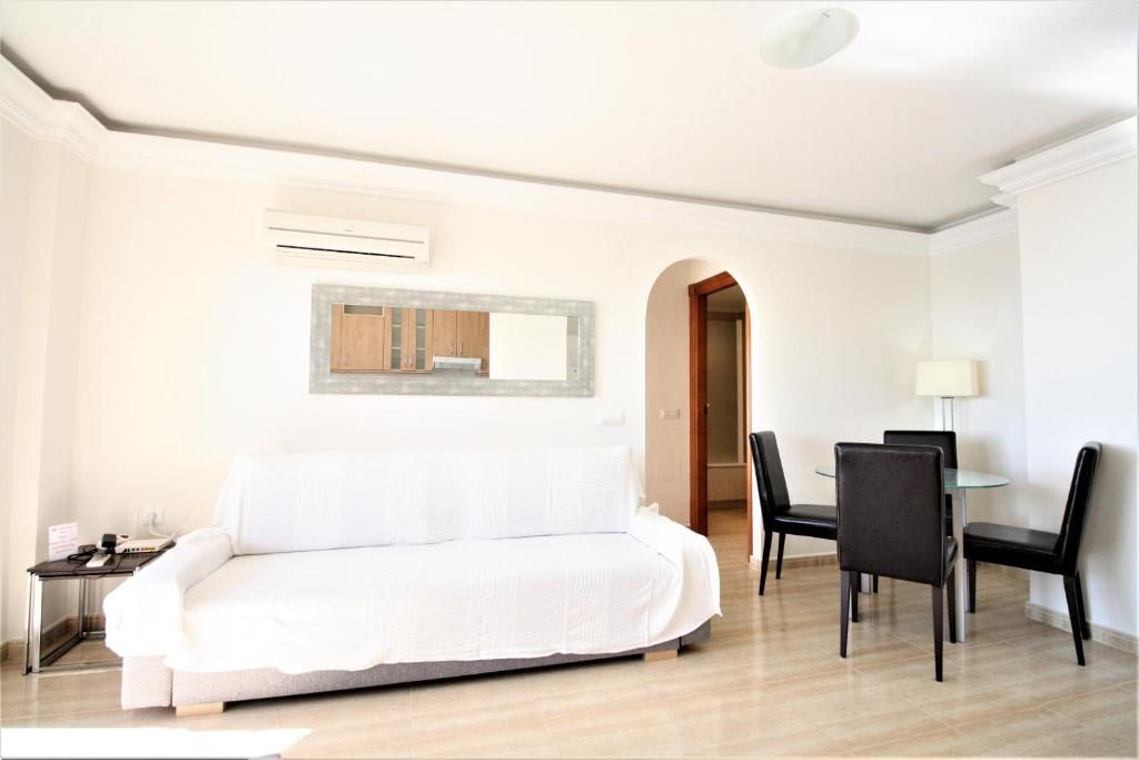 A bed or beds in a room at Spanish Connection - Seychelles