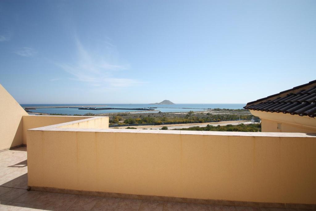 vistas al océano desde el balcón de una casa en Spanish connection - Marinesco II en La Manga del Mar Menor