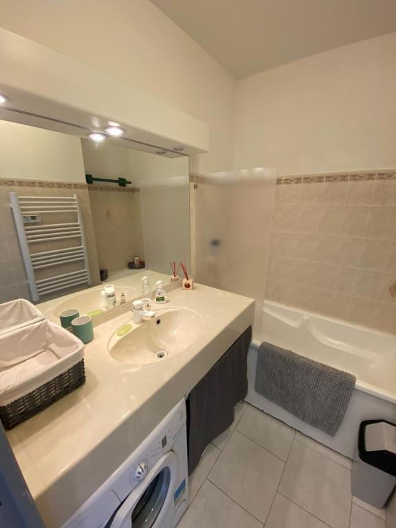 a bathroom with a sink and a tub at Boost Your Immo Six Fours Les Plages Pinèdes Aryana 477 in Six-Fours-les-Plages