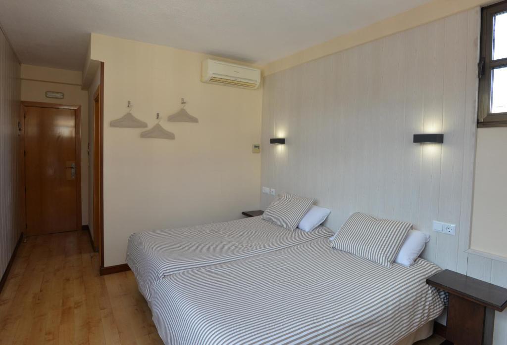 Postel nebo postele na pokoji v ubytování Hostal Concejo