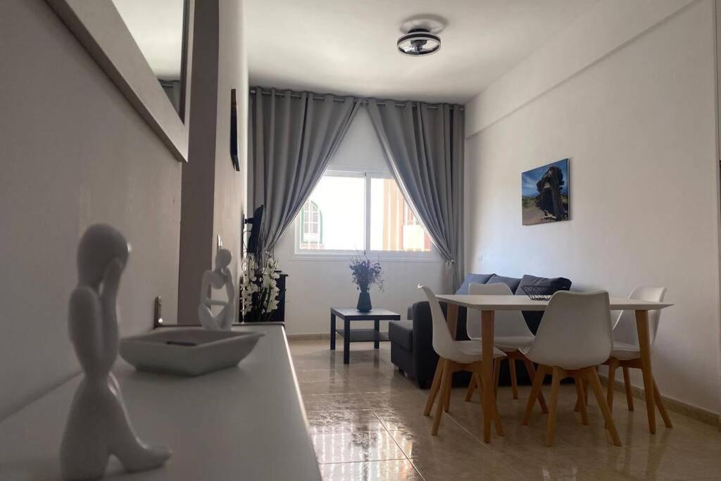 a white living room with a table and chairs at Kalma IV in La Restinga