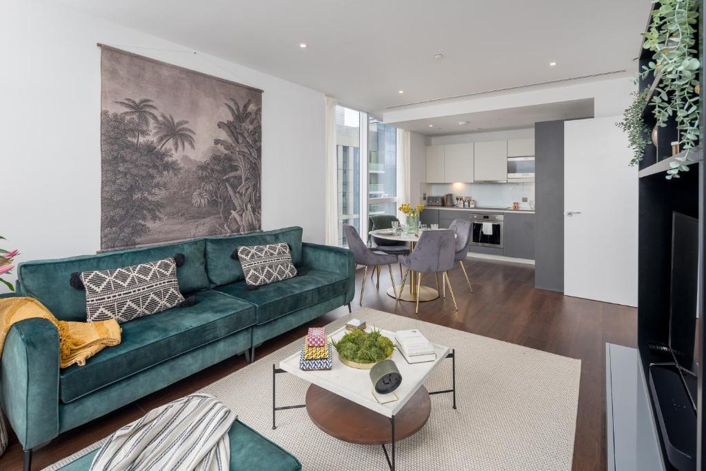 Posezení v ubytování Luxurious Spacious 2Bed Flat in Canary Wharf w/views of River Thames