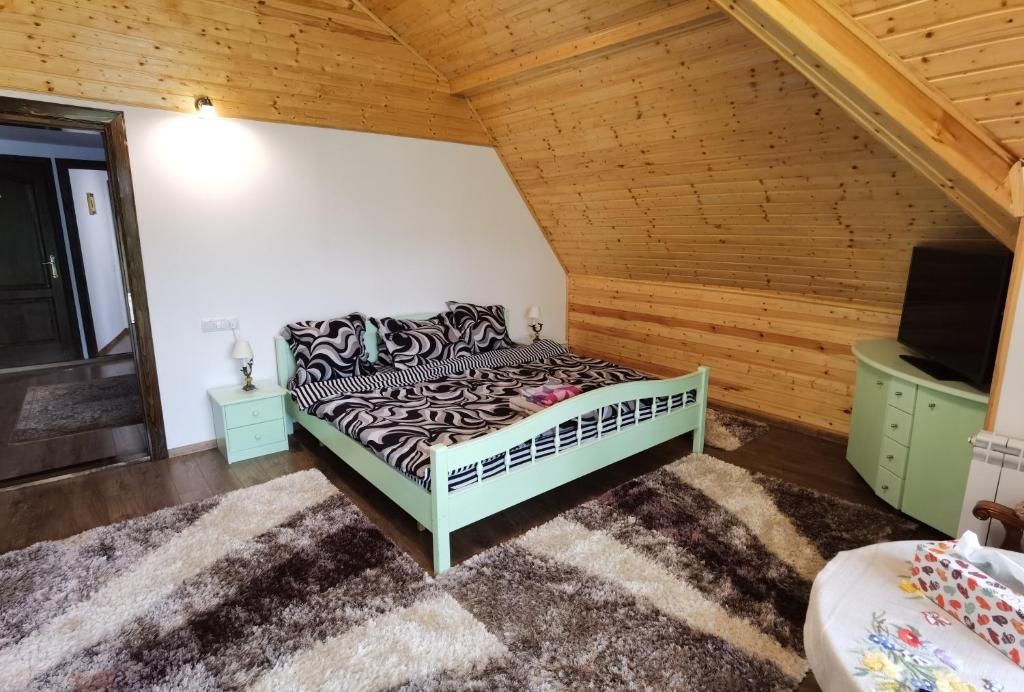 Conacul Caterinei - Family Room With Balcony