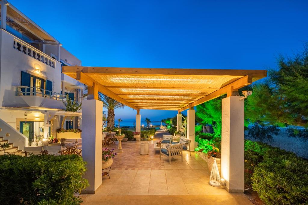 Zahrada ubytování Pyrgos Beach Hotel Apartments