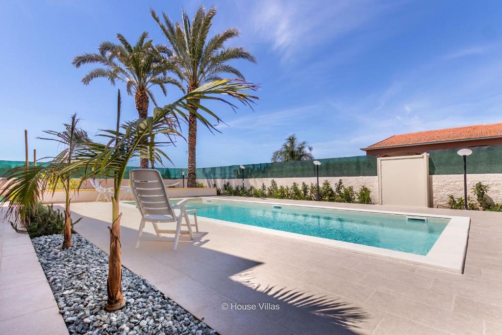 Basen w obiekcie House&Villas - Due Palme lub w pobliżu