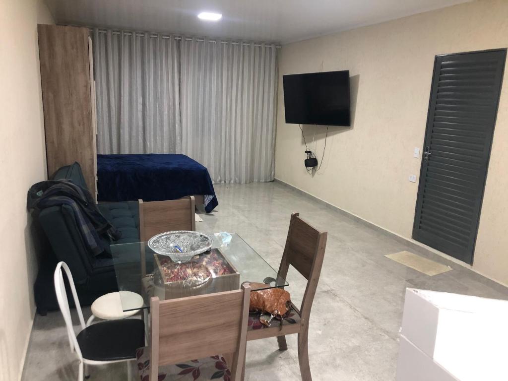  Studio com TV a cabo 4K 65 polegadas