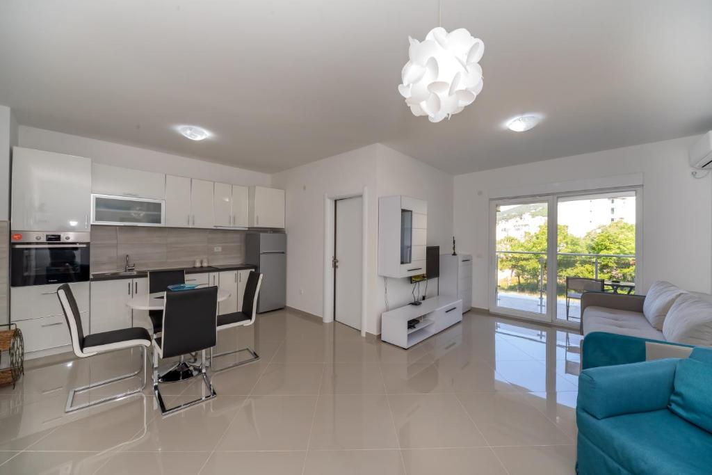 Kuhinja ili čajna kuhinja u objektu Apartman A13 Šušanj
