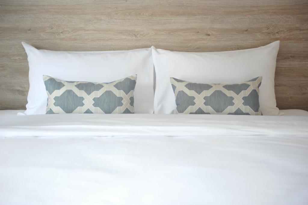 Drop Inn Bangkok - Deluxe Double Or Twin Room
