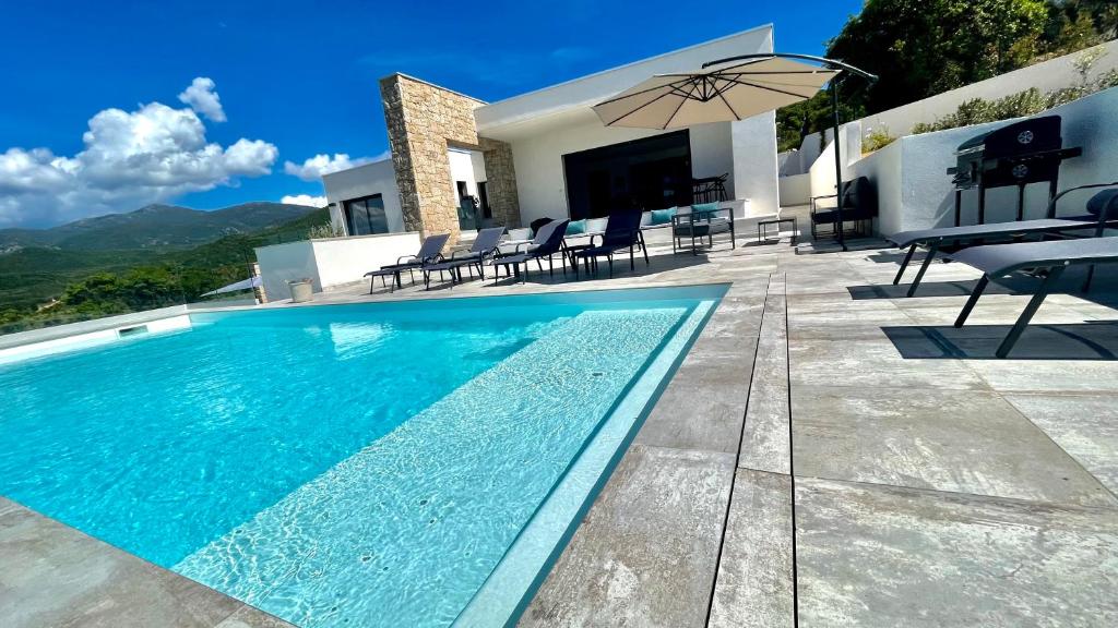 een zwembad voor een huis bij LES VILLAS DU DOMAINE NAPOLEON CORSICA vue mer et piscine in Pietrosella