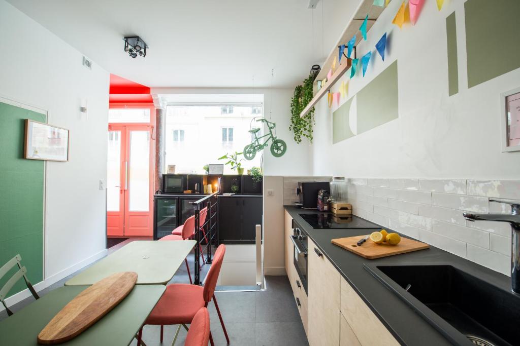 Кухня или мини-кухня в MAISON FRANCOIS Paris

