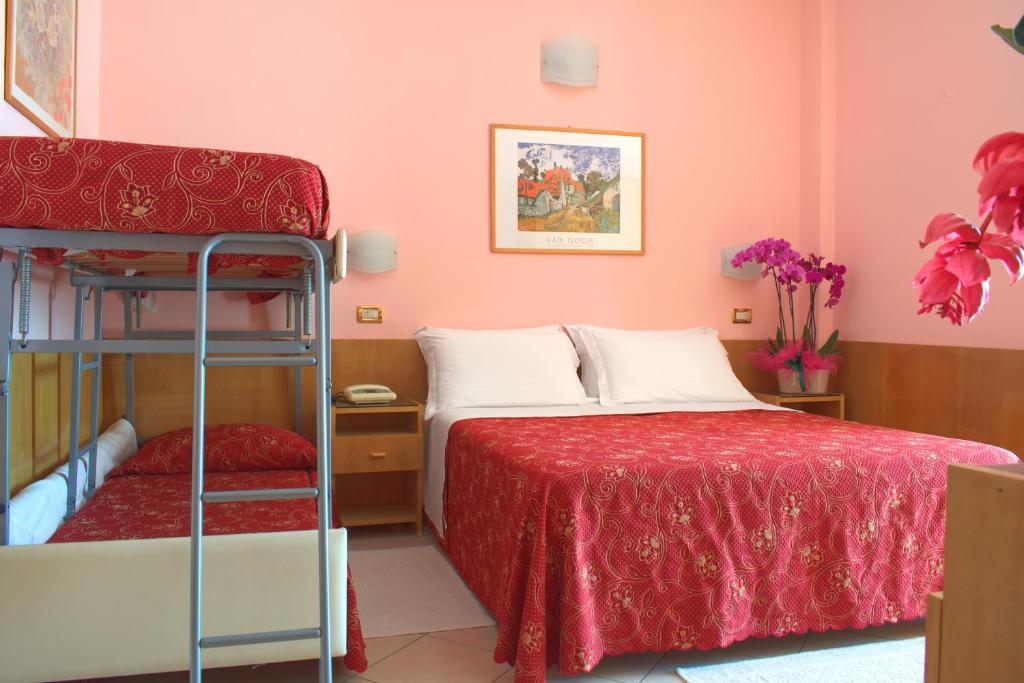 Postel nebo postele na pokoji v ubytování Hotel Driade sul mare