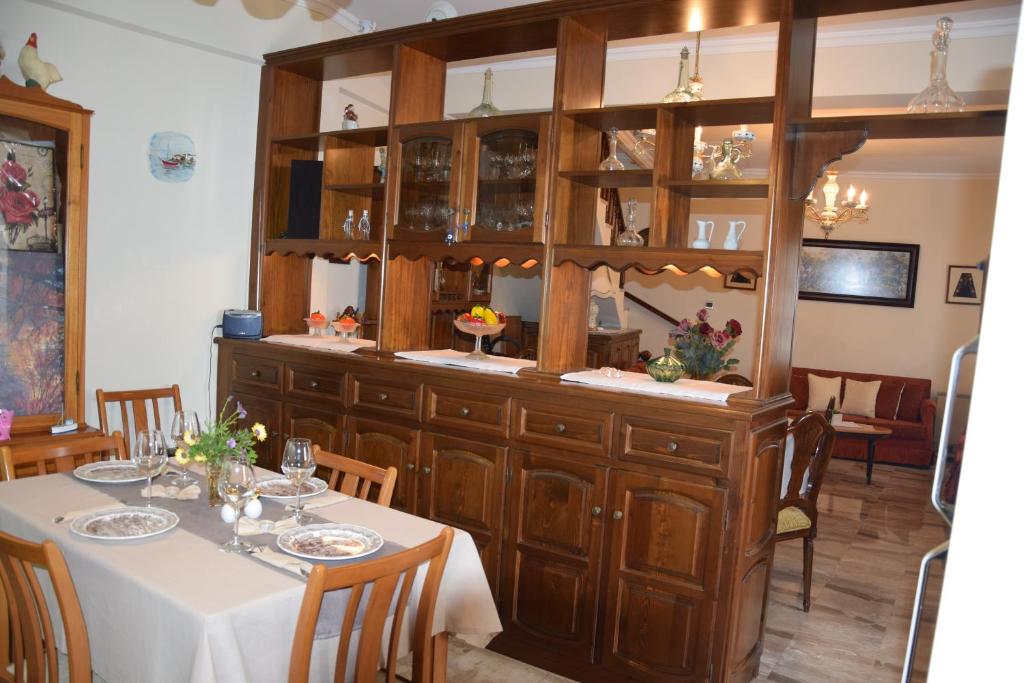 TV a/nebo společenská místnost v ubytování Naoussa Center Cycladic House