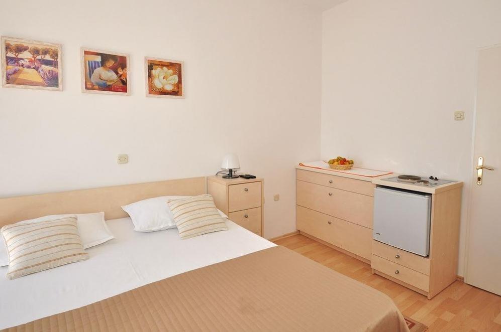 Posteľ alebo postele v izbe v ubytovaní Studio Apartment in Duce with Sea View, Balcony, Air Conditioning, Wi-Fi (3425-4)